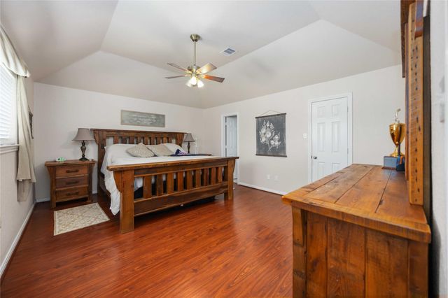 8686 Fm-2004, Santa Fe, TX 77510