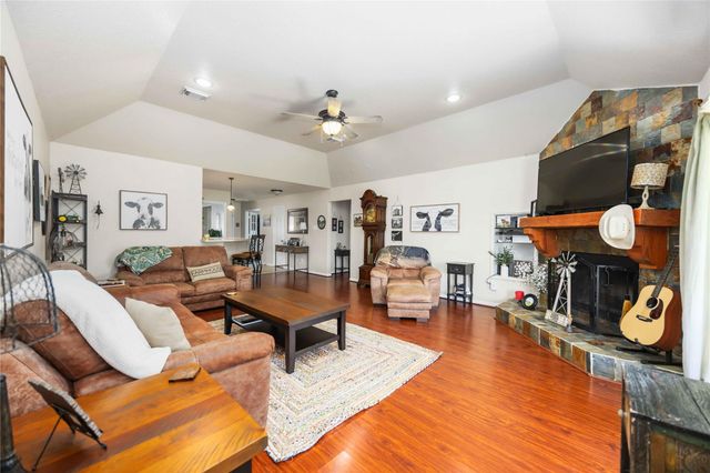8686 Fm-2004, Santa Fe, TX 77510