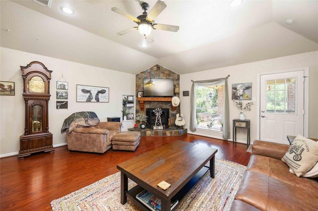 8686 Fm-2004, Santa Fe, TX 77510