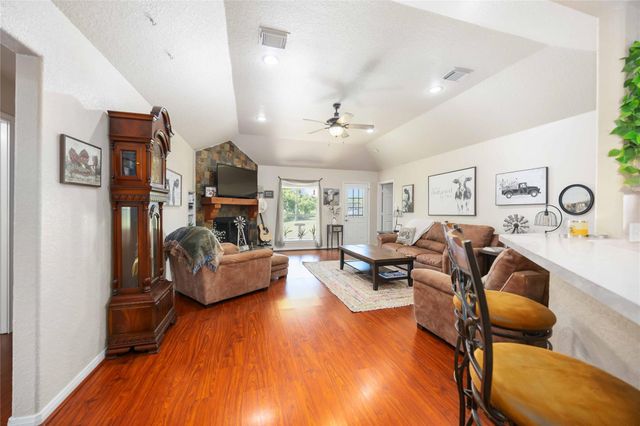 8686 Fm-2004, Santa Fe, TX 77510