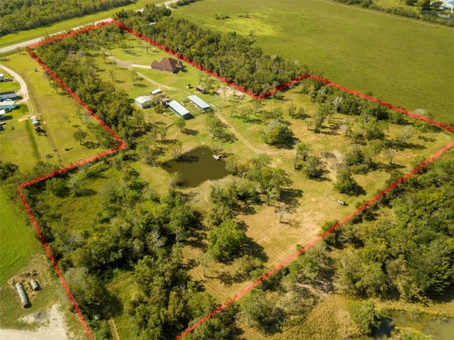 8686 Fm-2004, Santa Fe, TX 77510