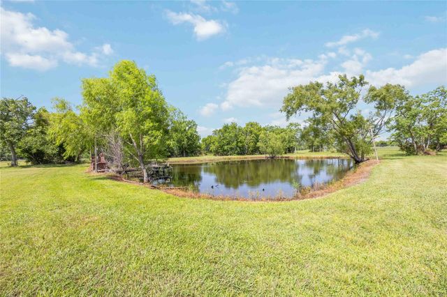8686 Fm-2004, Santa Fe, TX 77510