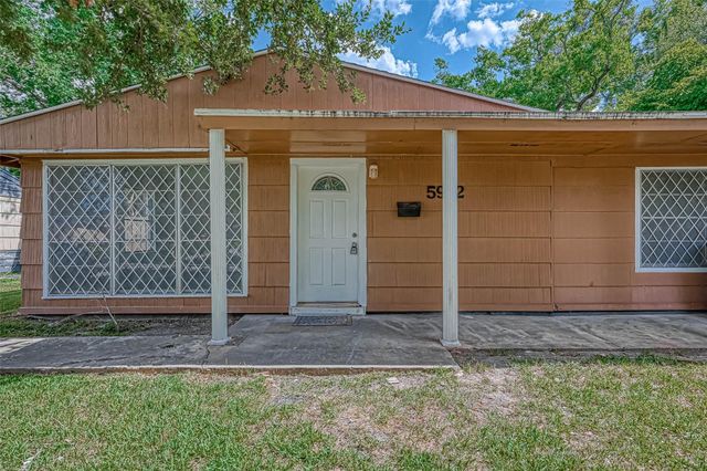 5962 Willow Glen Drive, Houston, TX 77033