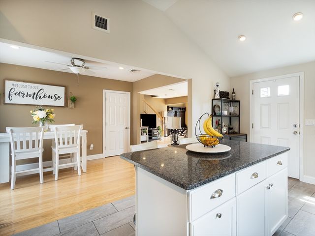 89 Doolittle Ct, Somerset, MA 02725
