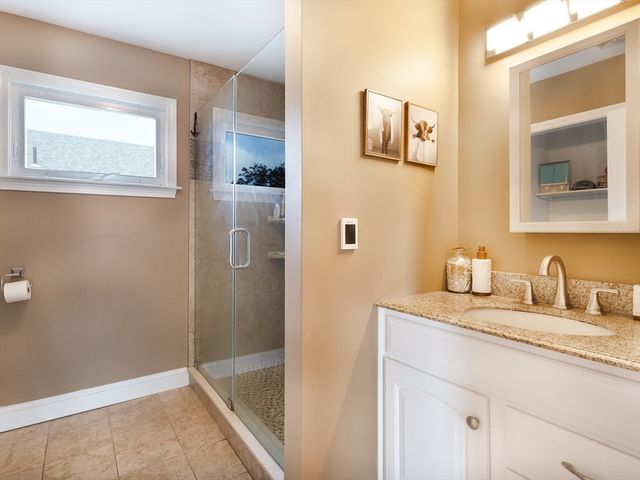 89 Doolittle Ct, Somerset, MA 02725