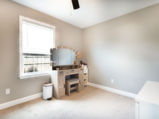 89 Doolittle Ct, Somerset, MA 02725