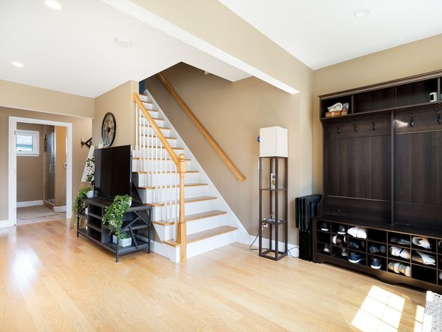 89 Doolittle Ct, Somerset, MA 02725