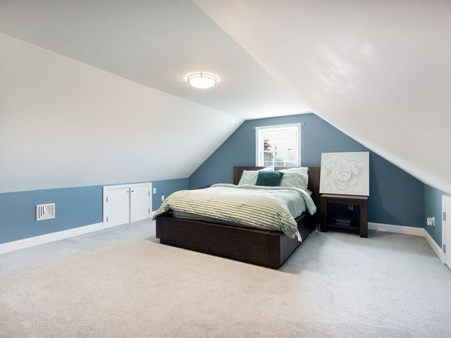 89 Doolittle Ct, Somerset, MA 02725