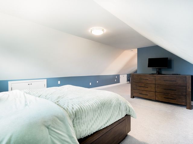 89 Doolittle Ct, Somerset, MA 02725