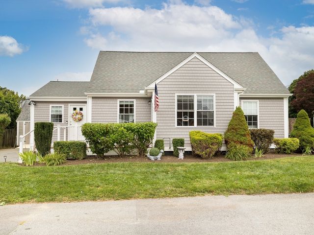 89 Doolittle Ct, Somerset, MA 02725