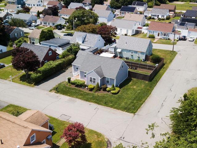 89 Doolittle Ct, Somerset, MA 02725