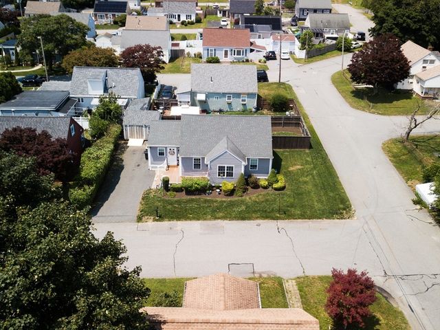 89 Doolittle Ct, Somerset, MA 02725
