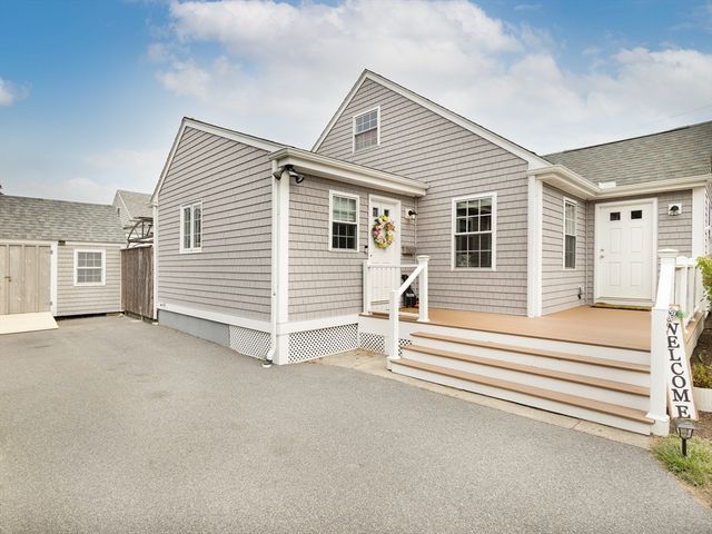 89 Doolittle Ct, Somerset, MA 02725