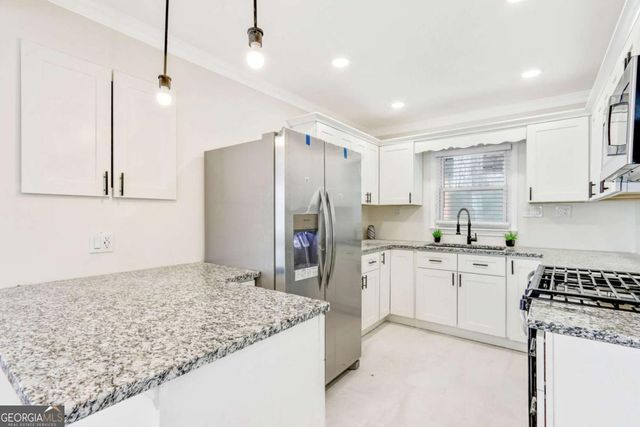 186 W Lake Drive NW, Atlanta, GA 30314