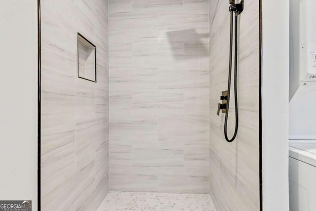 186 W Lake Drive NW, Atlanta, GA 30314