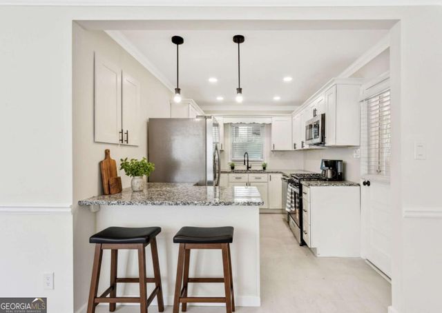 186 W Lake Drive NW, Atlanta, GA 30314