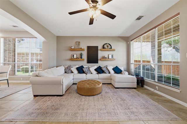 1211 Golf Club Drive, Lantana, TX 76226