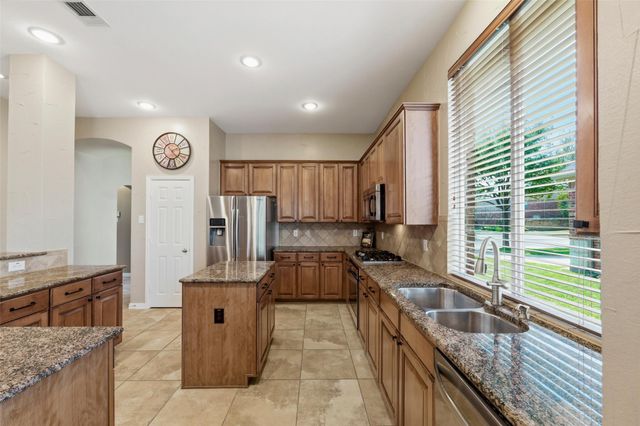 1211 Golf Club Drive, Lantana, TX 76226