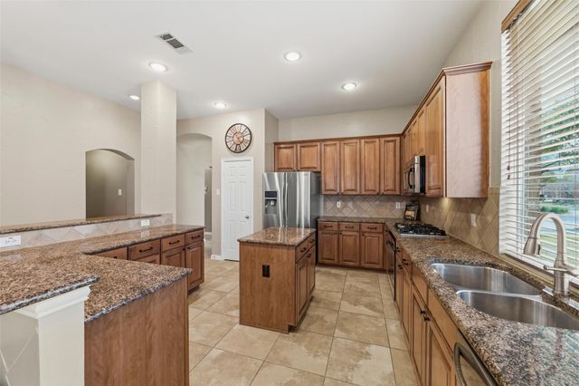 1211 Golf Club Drive, Lantana, TX 76226