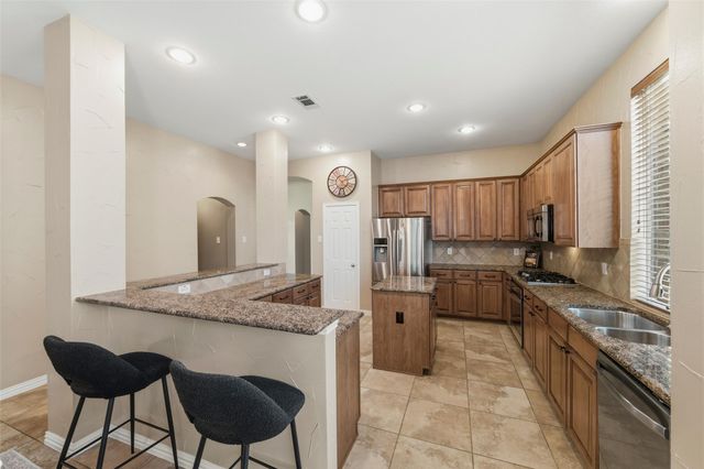 1211 Golf Club Drive, Lantana, TX 76226