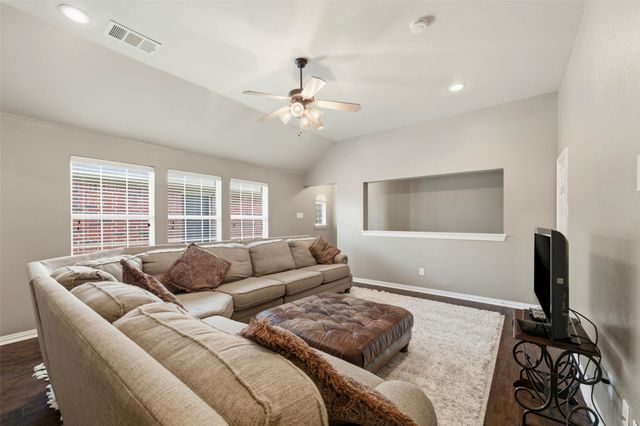 1211 Golf Club Drive, Lantana, TX 76226