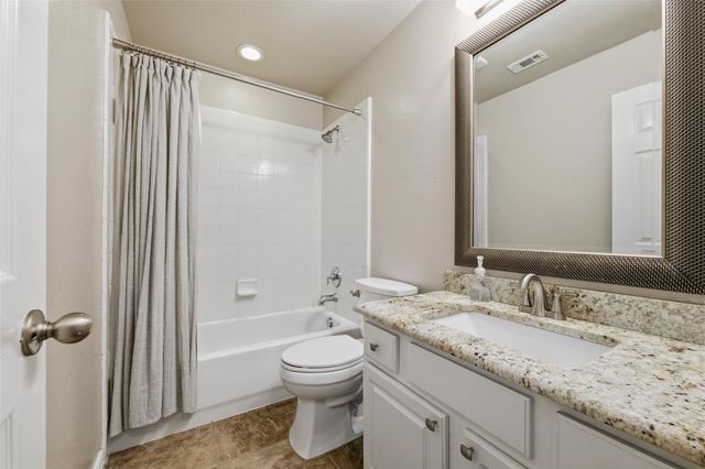 1211 Golf Club Drive, Lantana, TX 76226