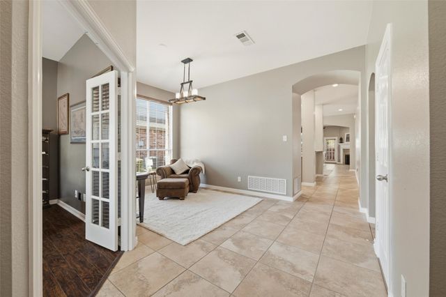 1211 Golf Club Drive, Lantana, TX 76226