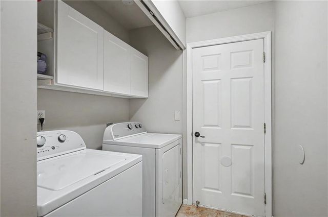 2012 E 26th Street, Lawrence, KS 66046