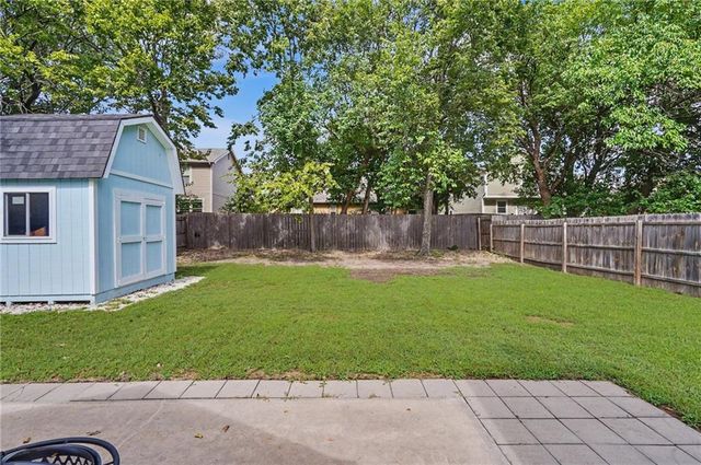 2012 E 26th Street, Lawrence, KS 66046