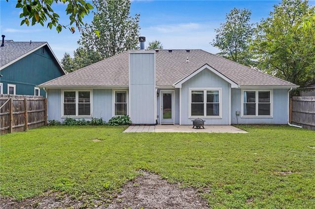 2012 E 26th Street, Lawrence, KS 66046