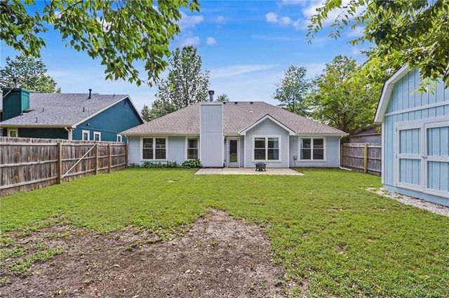 2012 E 26th Street, Lawrence, KS 66046