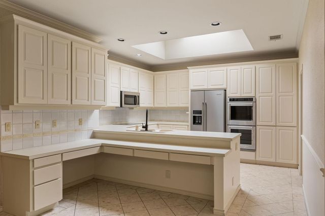 2834 Montebello RD B11, Austin, TX 78746