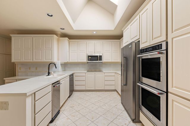 2834 Montebello RD B11, Austin, TX 78746