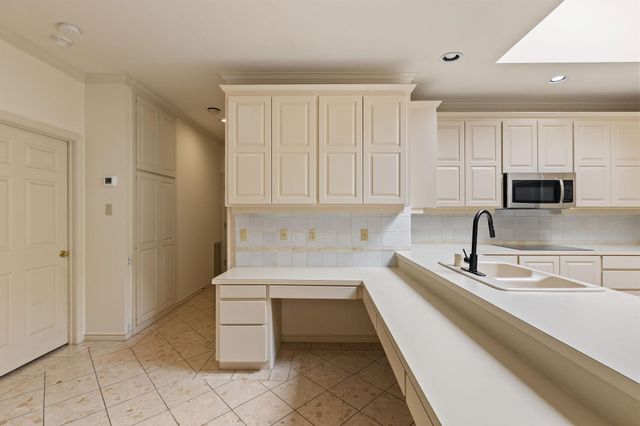2834 Montebello RD B11, Austin, TX 78746