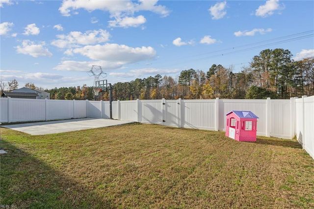 116 Meadows Landing LN, Suffolk, VA 23434