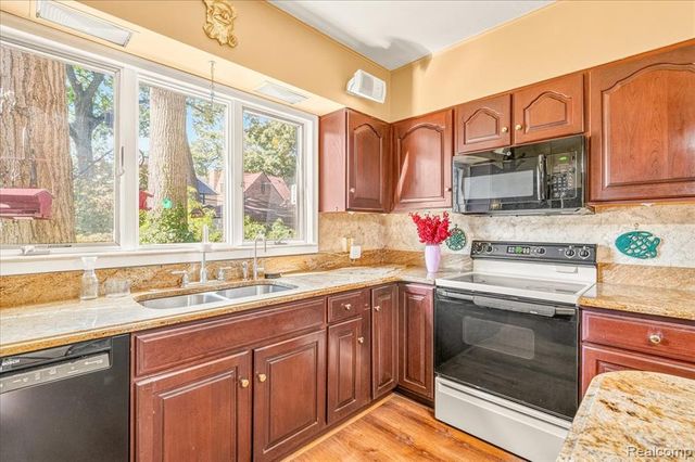 18265 Parkside Street, Detroit, MI 48221