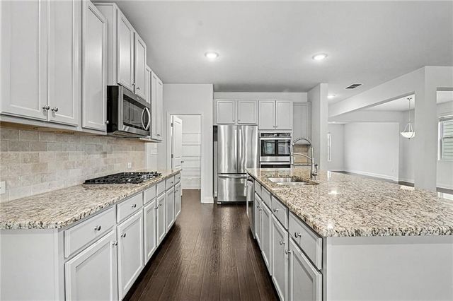 351 Hamilton Pointe Drive, Mcdonough, GA 30253