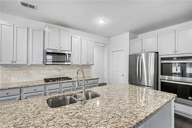 351 Hamilton Pointe Drive, Mcdonough, GA 30253