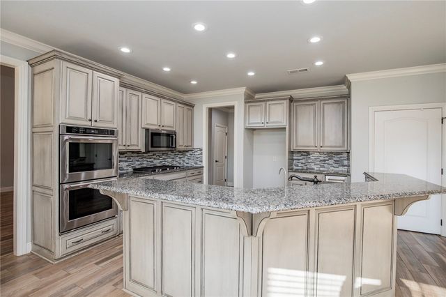 330 Scarlett Boulevard, Elm Springs, AR 72762