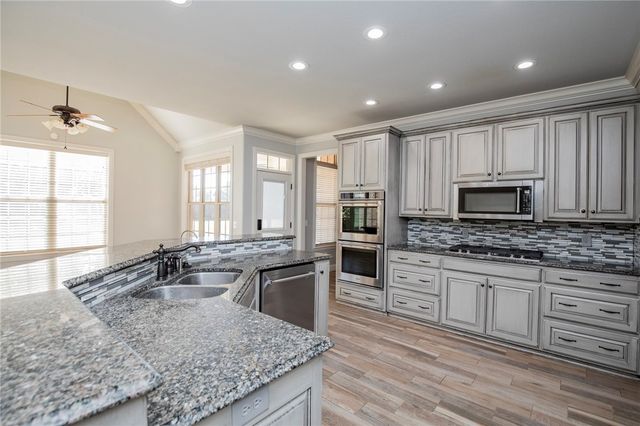 330 Scarlett Boulevard, Elm Springs, AR 72762