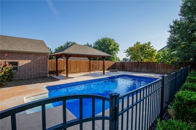 330 Scarlett Boulevard, Elm Springs, AR 72762