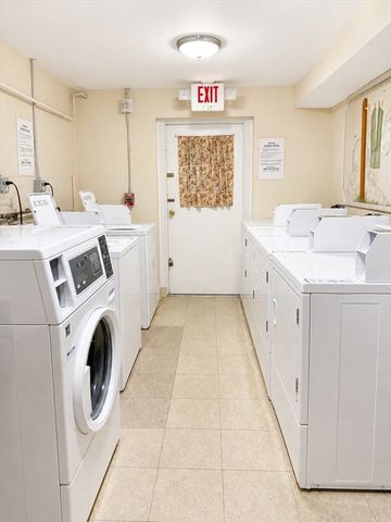 45 Oval Rd 8, Quincy, MA 02170