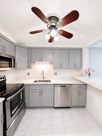 45 Oval Rd 8, Quincy, MA 02170