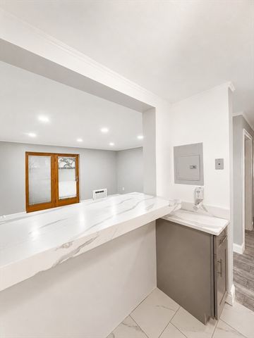 45 Oval Rd 8, Quincy, MA 02170