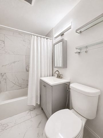 45 Oval Rd 8, Quincy, MA 02170