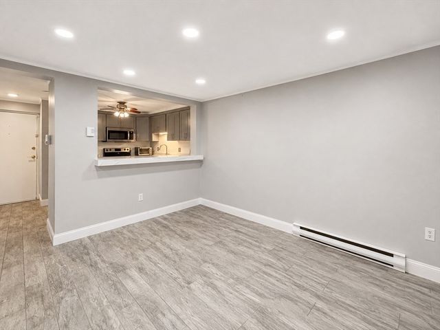 45 Oval Rd 8, Quincy, MA 02170