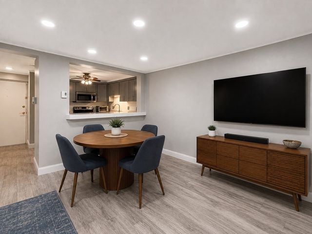 45 Oval Rd 8, Quincy, MA 02170