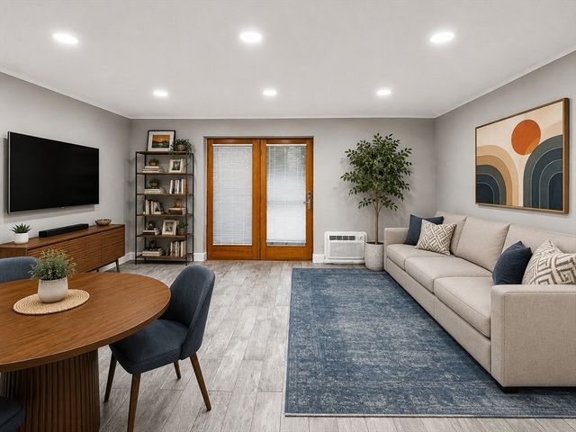 45 Oval Rd 8, Quincy, MA 02170