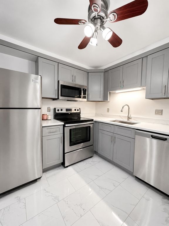 45 Oval Rd 8, Quincy, MA 02170