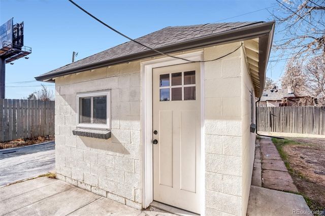 1525 Roslyn Street, Denver, CO 80220